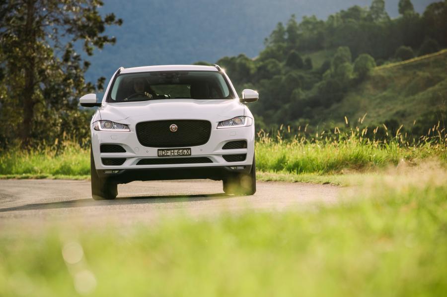  Jaguar F-Pace 20d AWD Prestige 2016 года  (AU) (фото 11 из 21)